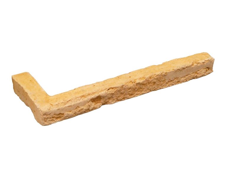 Pieza de aplacado hormigón con textura imitación ladrillo en tonos cálidos ocre y arena. Formato rectangular alargado con acabado rústico y superficie rugosa característica del material.