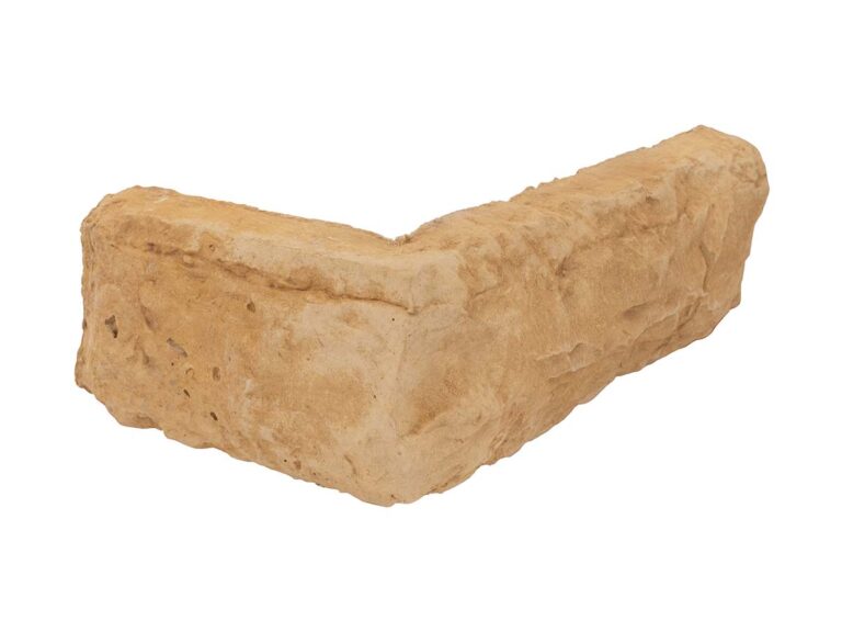 Pieza irregular de aplacado hormigón con acabado rústico imitación piedra en tonos beige y marrón cálido, superficie texturizada con relieve natural.