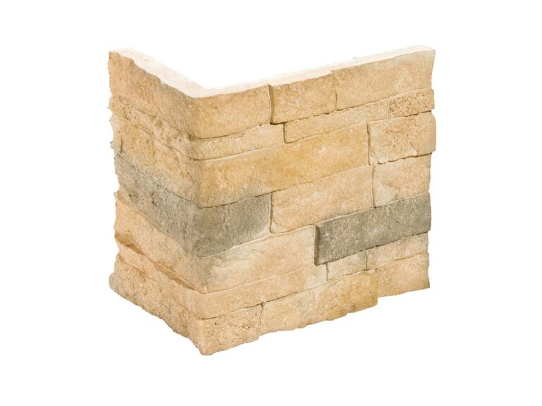 Aplacado de hormigón en tonos castaños y beige con textura de piedra natural irregular. Piezas rectangulares apiladas formando una esquina, acabado rústico mate con relieve que simula la mampostería de piedra.