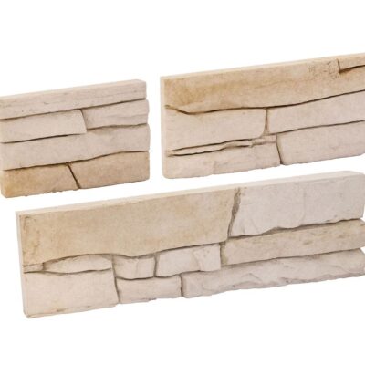 Tres muestras de aplacado de piedra natural en tonos beige y crema con textura irregular y acabado rústico, mostrando piezas de diferentes formatos y profundidades para revestimiento de pared.