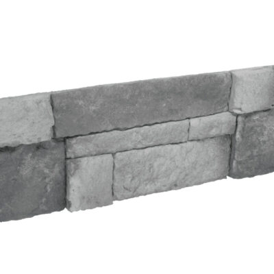 Revestimiento de hormigón con acabado rústico e imitación piedra natural en tonos grises y ceniza. Piezas irregulares de formato mediano apiladas horizontalmente, con textura rugosa y superficies con relieve que simulan mampostería de piedra.
