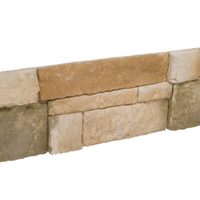 Piezas irregulares de revestimiento con textura rústica en tonos beige y gris tierra. Formato variable con acabado corteza natural, aptas para suelo de gres o revestimiento de pared exterior.